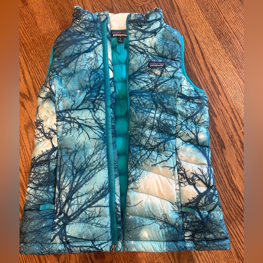 Girls Patagonia puffer vest